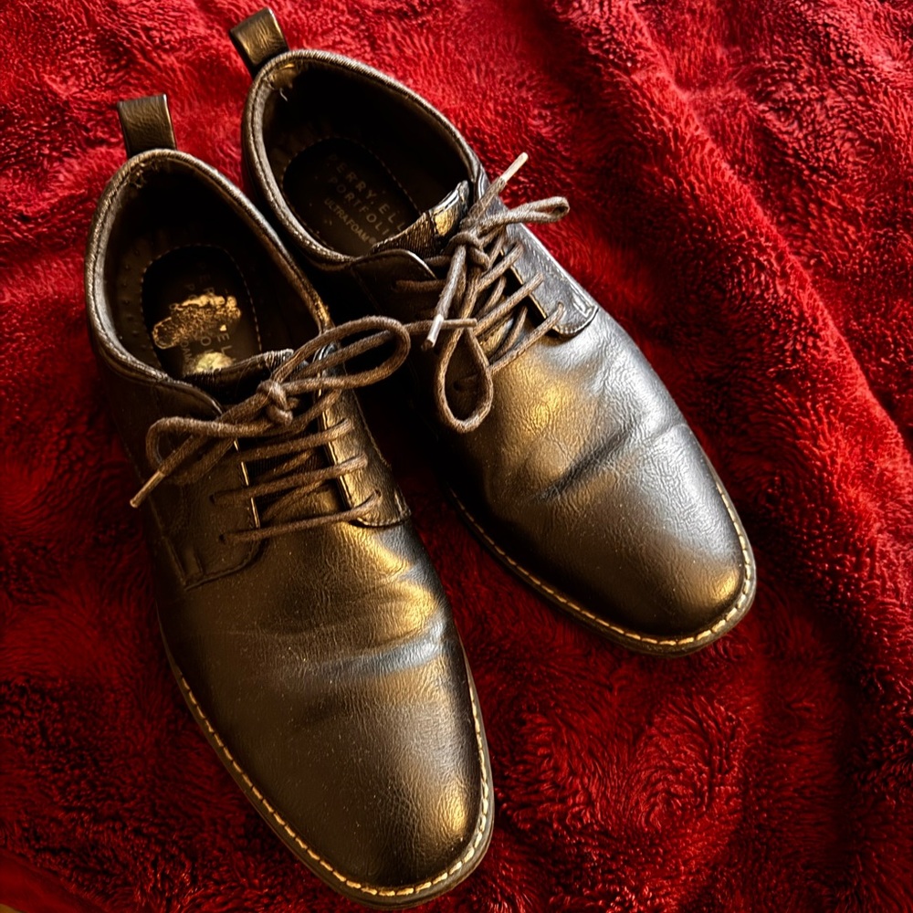 Black Leather Lace-Up Shoes